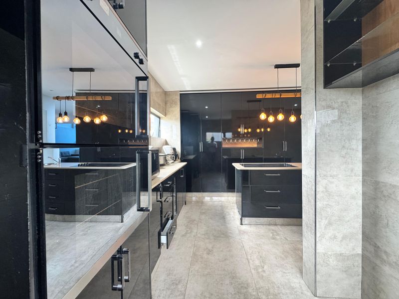 Spacious 4-Bedroom House For Let. - Photo 9