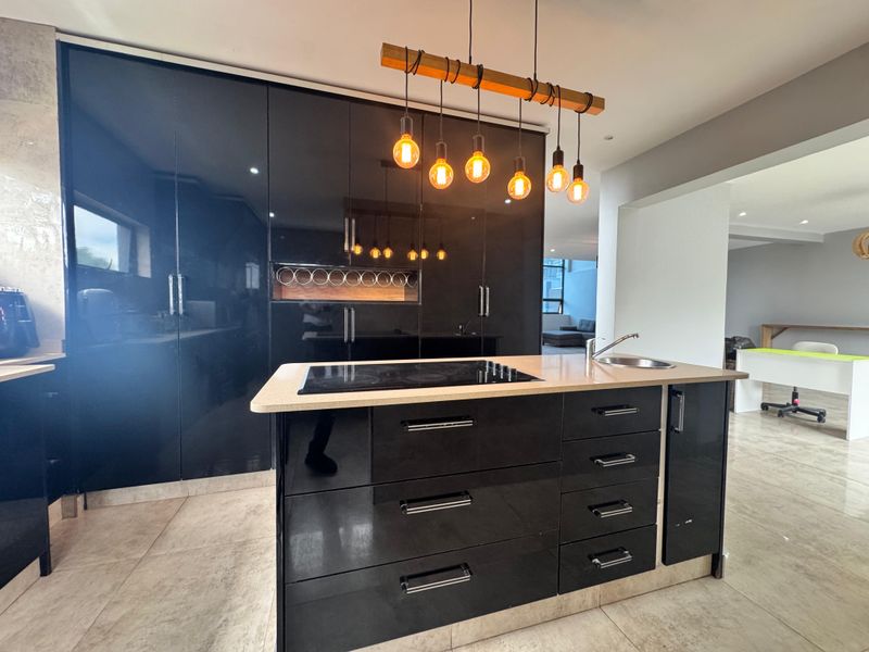 Spacious 4-Bedroom House For Let. - Photo 6