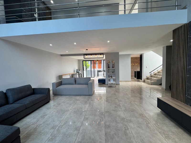 Spacious 4-Bedroom House For Let. - Photo 3