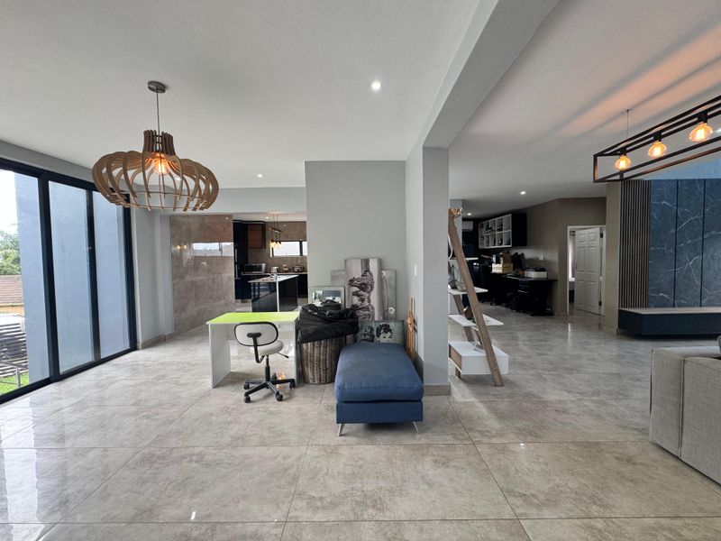 Spacious 4-Bedroom House For Let. - Photo 4