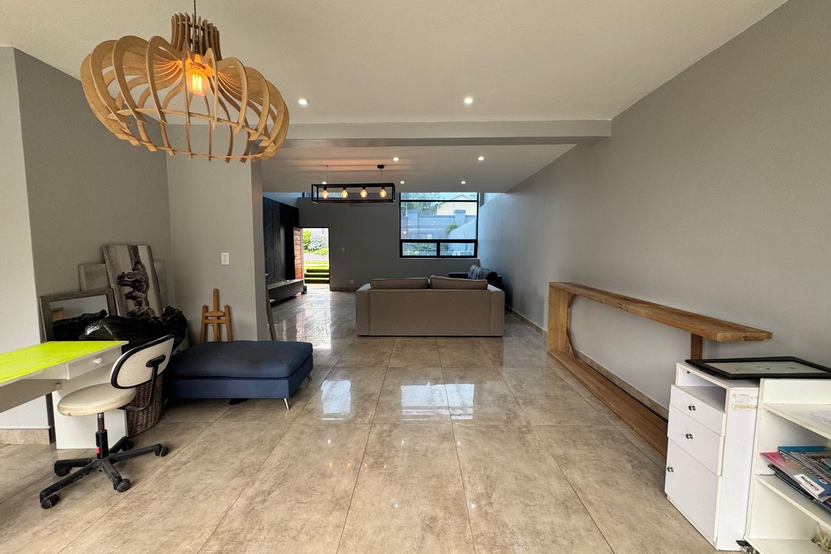 Spacious 4-Bedroom House For Let. - Photo 5