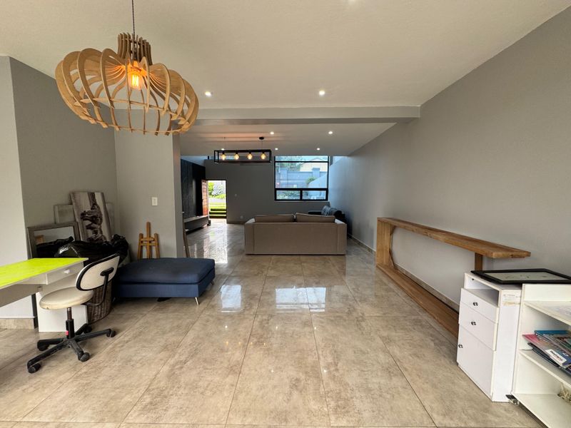 Spacious 4-Bedroom House For Let. - Photo 5