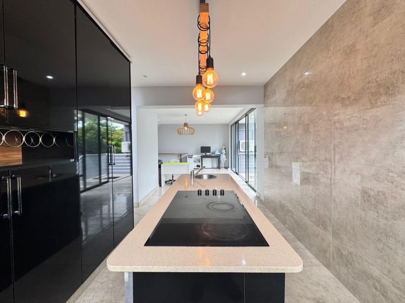 Spacious 4-Bedroom House For Let. - Photo 10