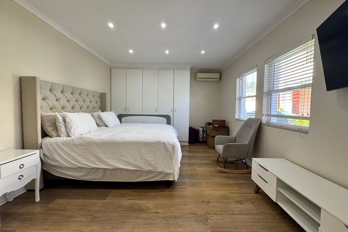 Spacious 3-Bedroom Townhouse For Sale In Mount Edgecombe. - Photo 2