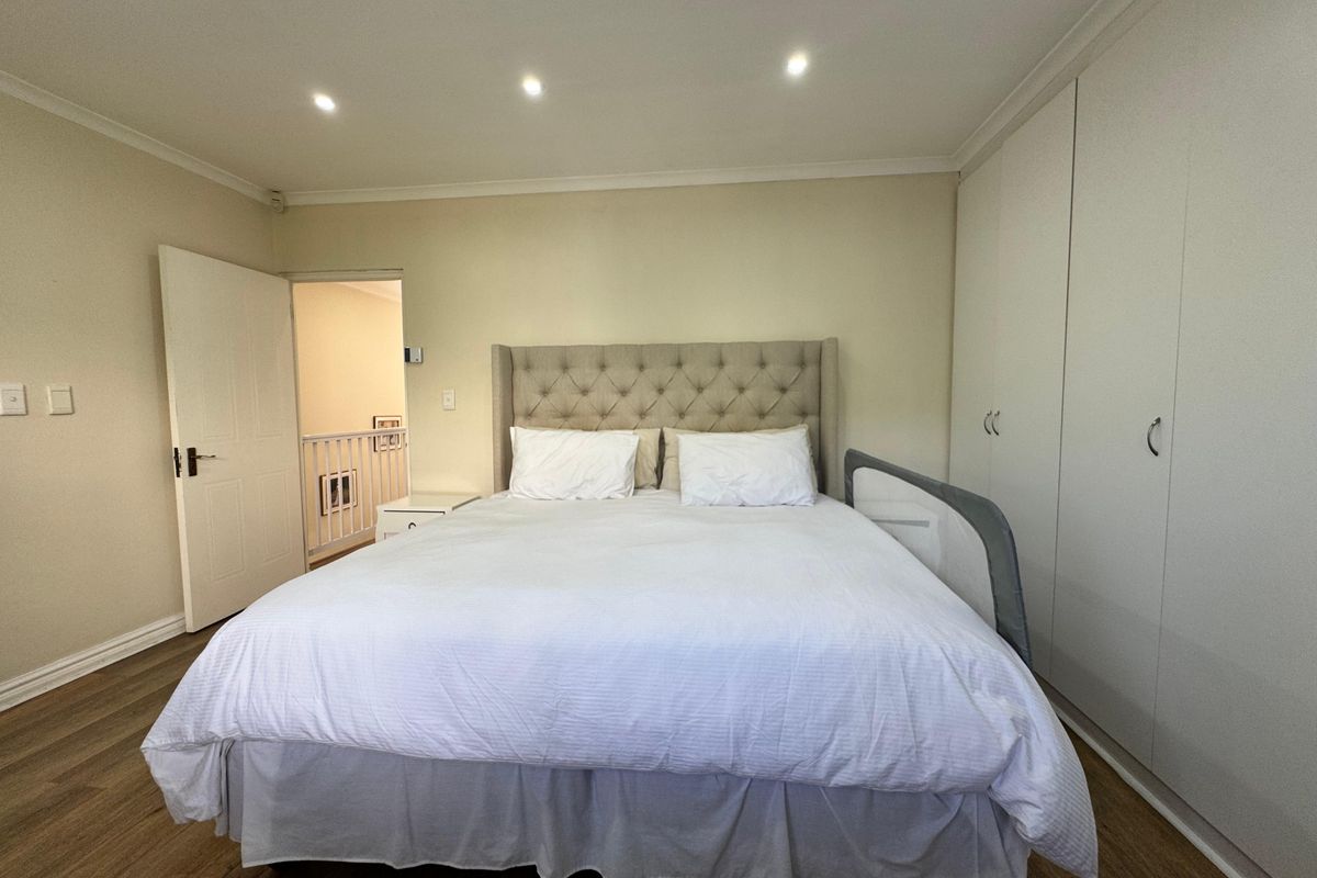 Spacious 3-Bedroom Townhouse For Sale In Mount Edgecombe. - Photo 3