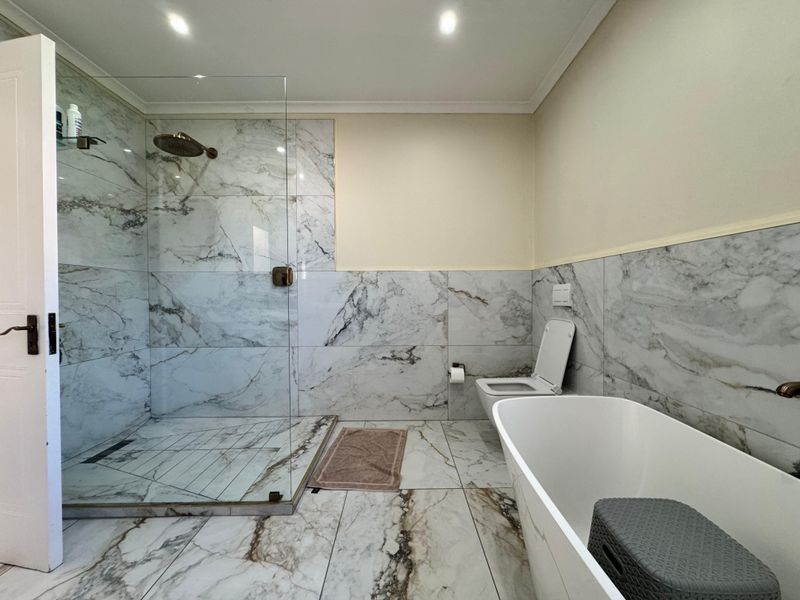 Spacious 3-Bedroom Townhouse For Sale In Mount Edgecombe. - Photo 6