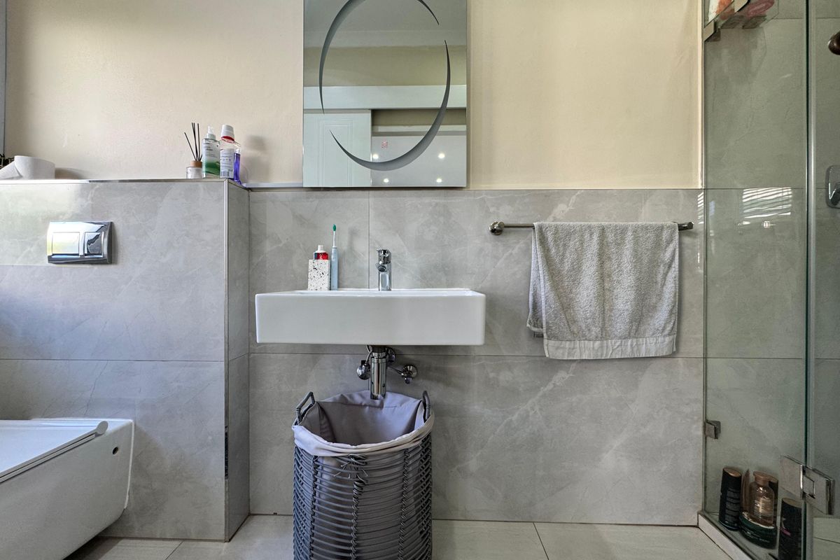 Spacious 3-Bedroom Townhouse For Sale In Mount Edgecombe. - Photo 5