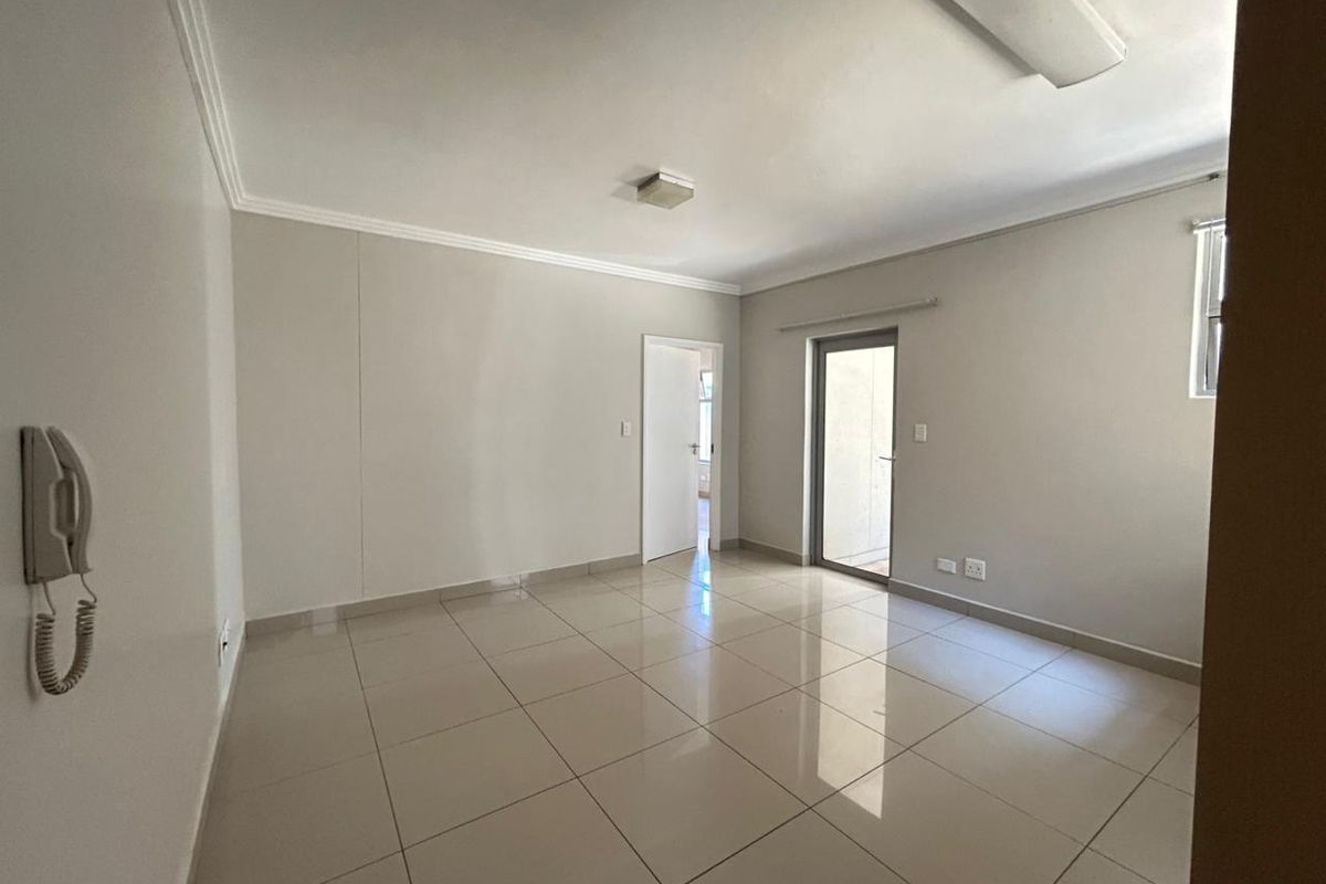 Spacious One Bedroom Apartment - Photo 4