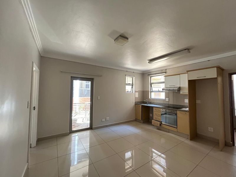 Spacious One Bedroom Apartment - Photo 3