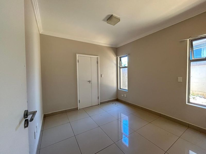 Spacious One Bedroom Apartment - Photo 7