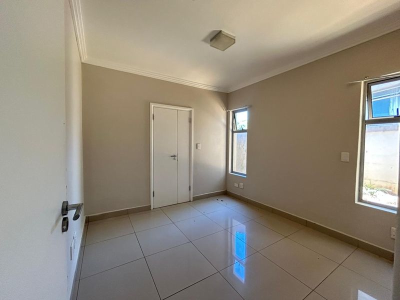 Spacious One Bedroom Apartment - Photo 6