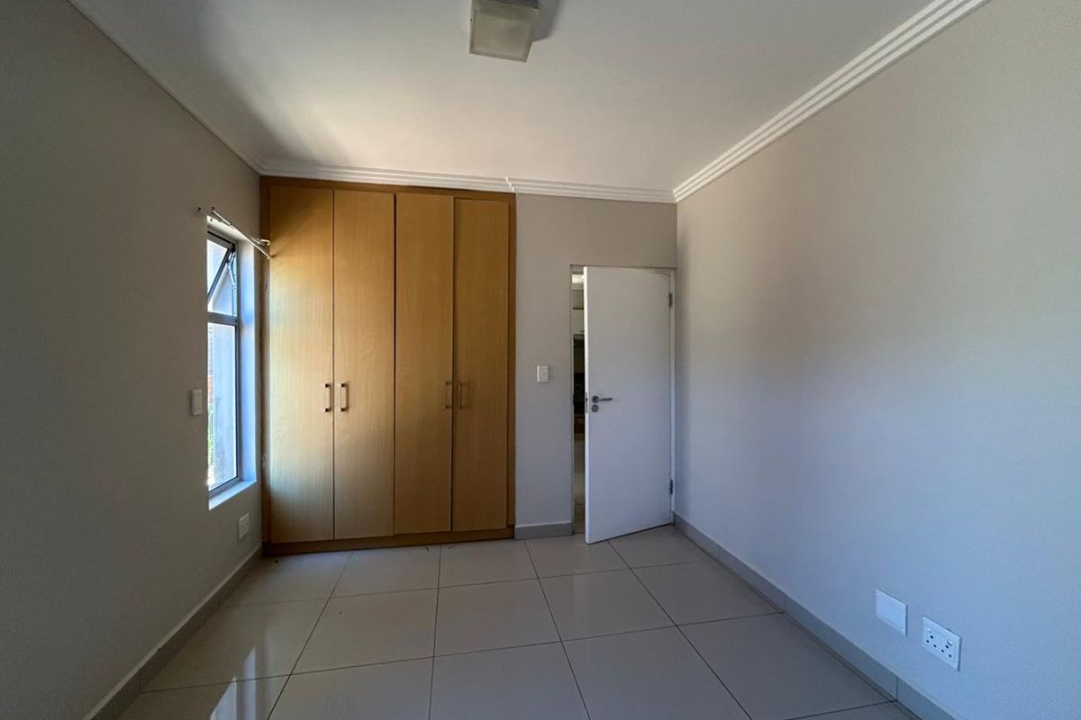 Spacious One Bedroom Apartment - Photo 5