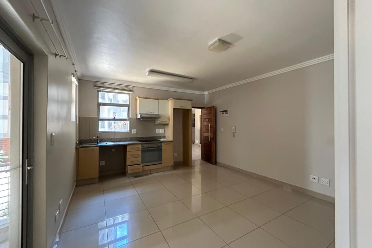 Spacious One Bedroom Apartment - Photo 2