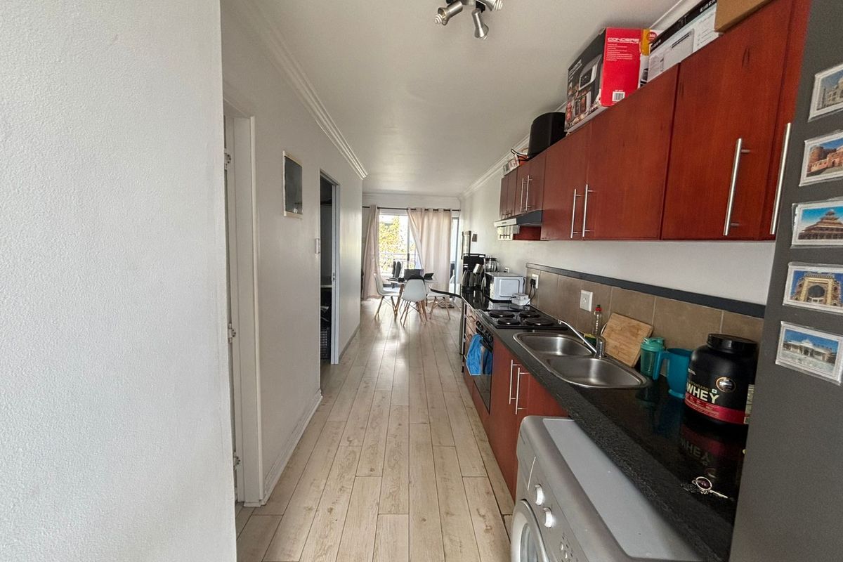 Smartly Converted 2-Bedroom Apartment – Great Value & Space - Photo 3