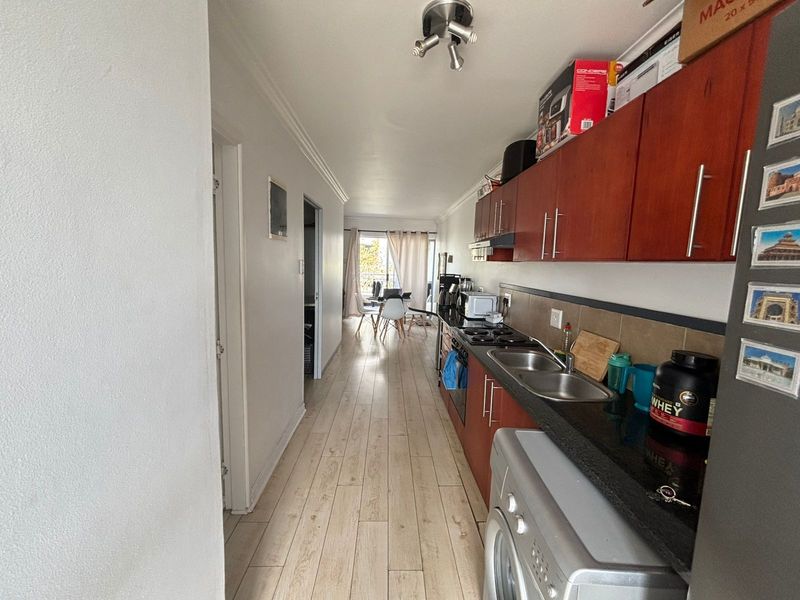 Smartly Converted 2-Bedroom Apartment – Great Value & Space - Photo 3