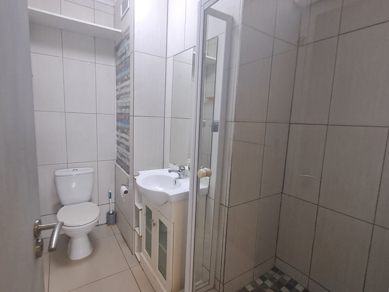 Modern Semi- Furnished 2-Bedroom, 2-Bathroom Gem in a Prime Location - Photo 8