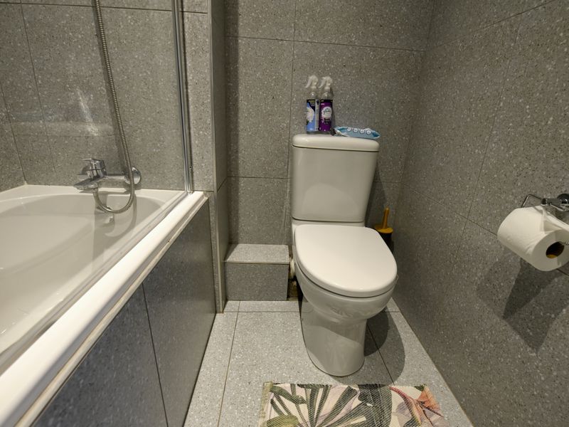 Three bedroom apartment close to Gateway!! - Photo 6