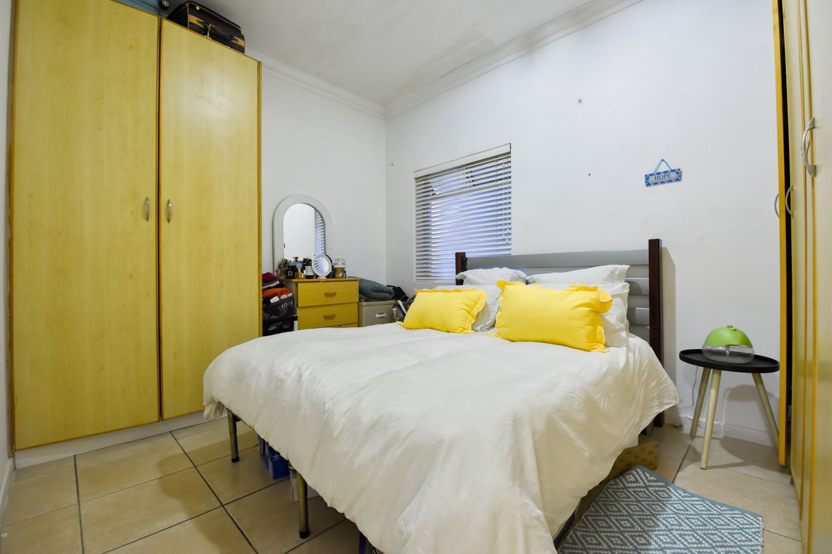 Three bedroom apartment close to Gateway!! - Photo 5