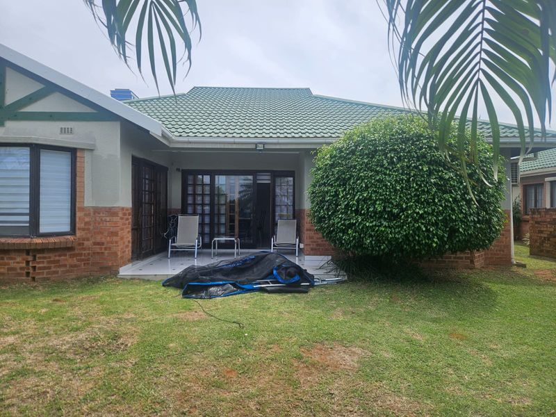 Prime Property  Presents Devon Glen Townhouse for rent - Photo 2