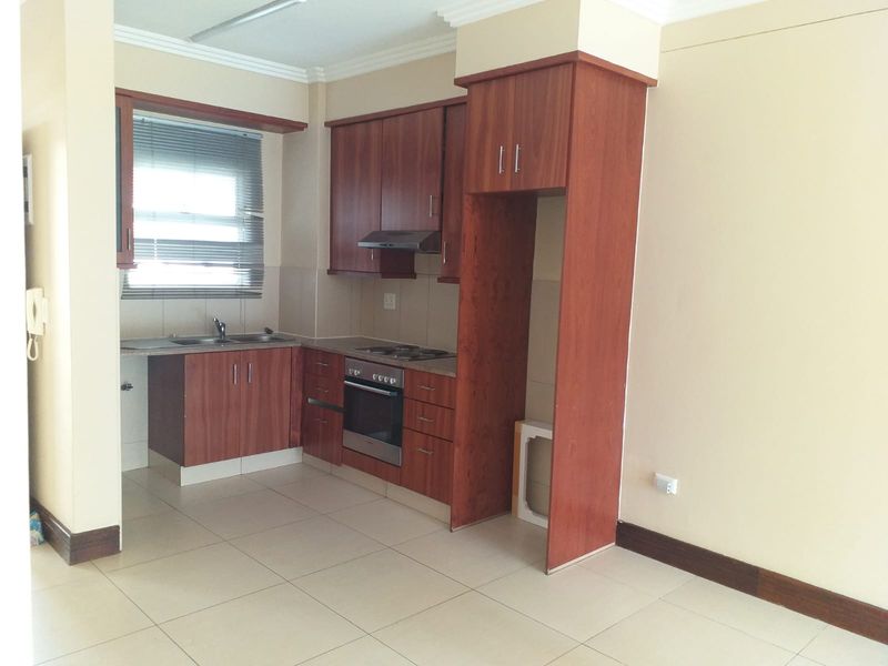 Prime property presents secure and spacious - Photo 2