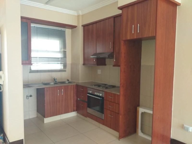 Prime property presents secure and spacious - Photo 4