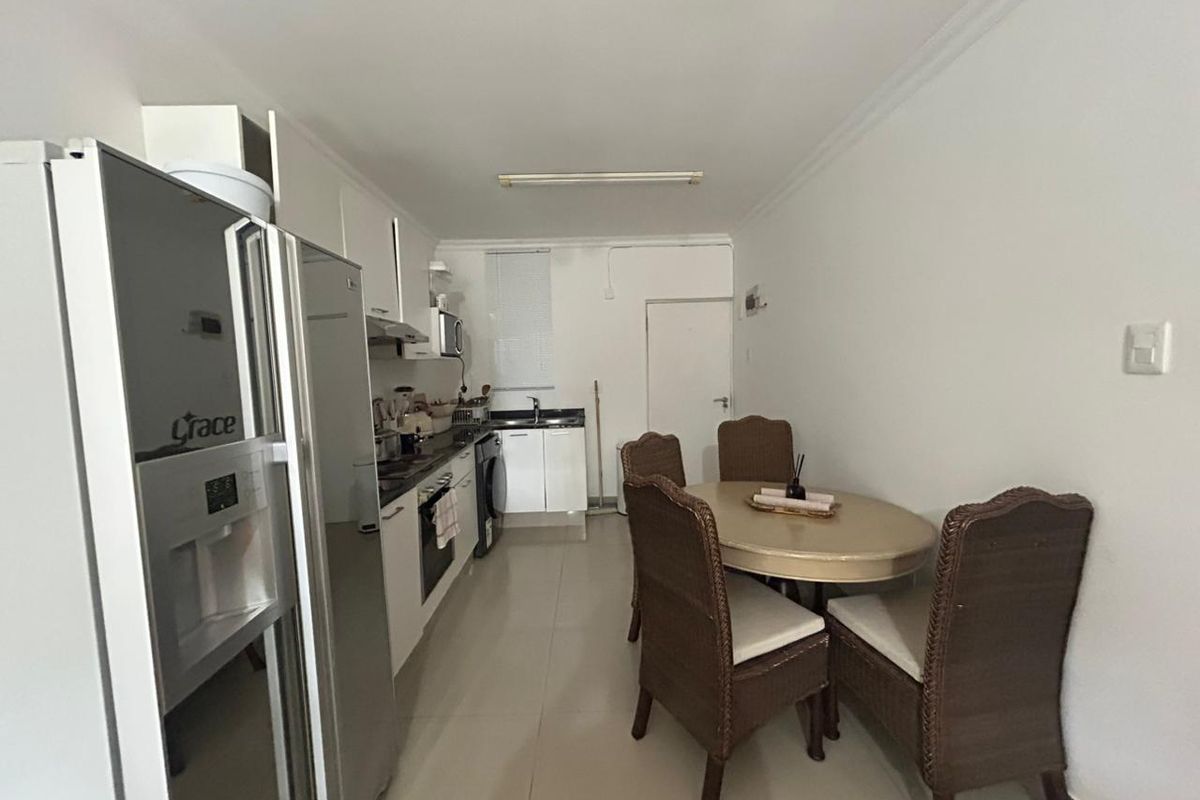 Spacious Two Bedroom Apartment - Photo 4