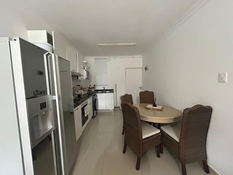 Spacious Two Bedroom Apartment - Photo 4