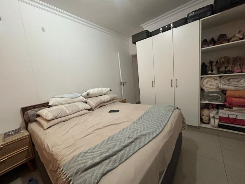 Spacious Two Bedroom Apartment - Photo 10