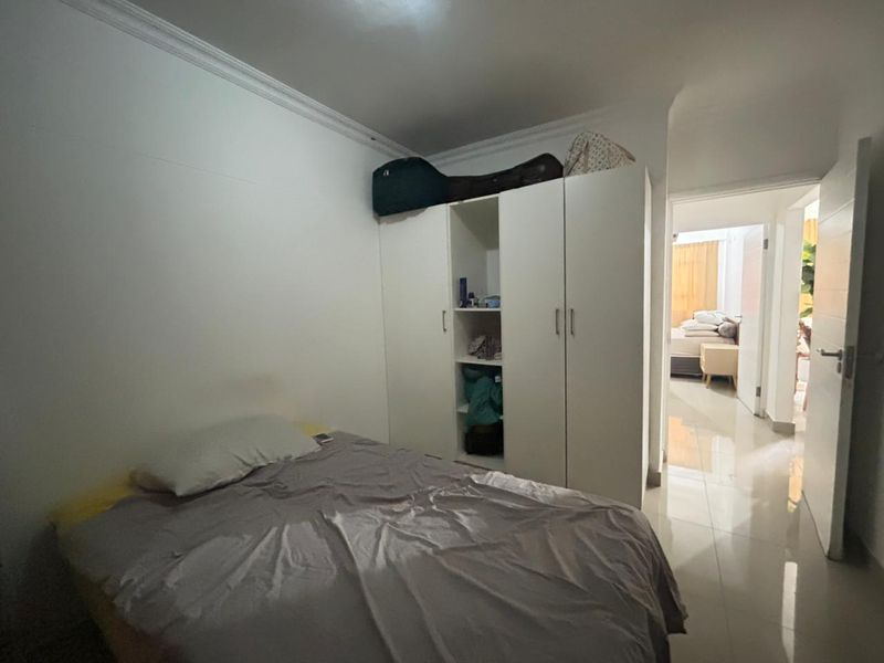 Spacious Two Bedroom Apartment - Photo 9