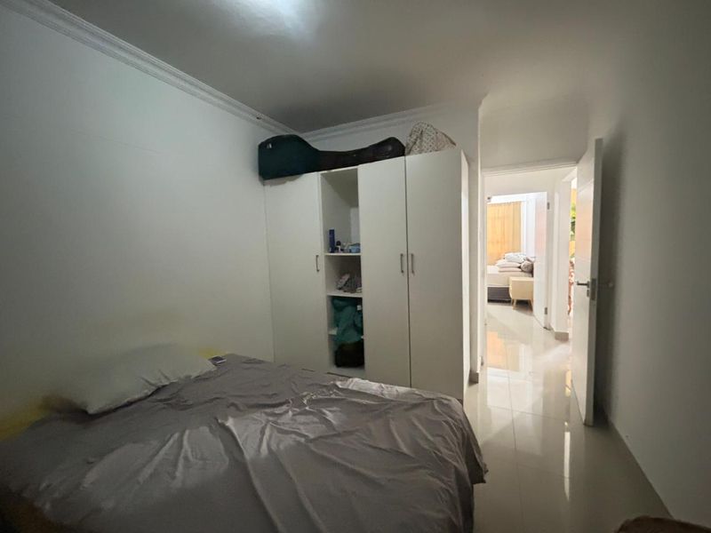 Spacious Two Bedroom Apartment - Photo 8