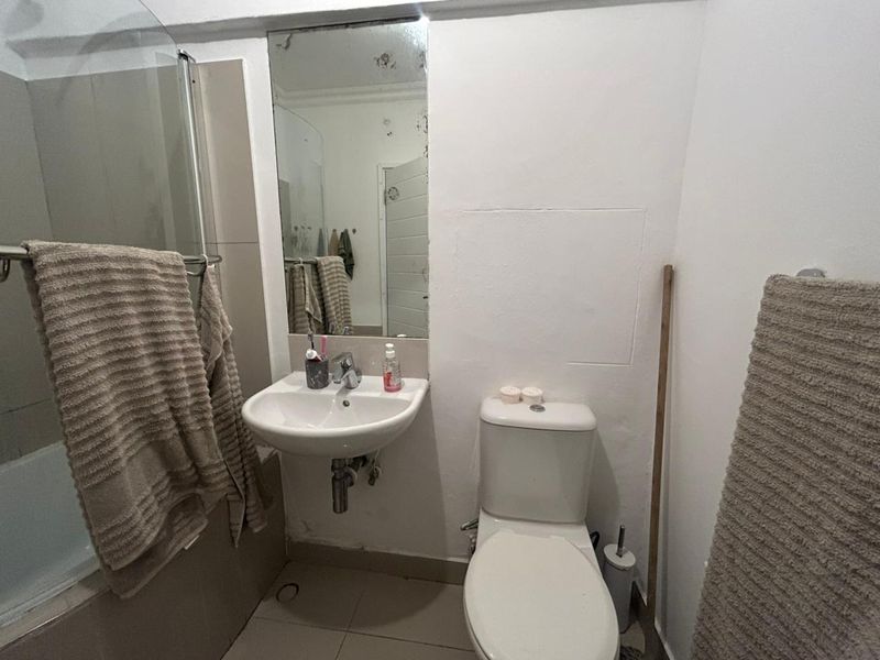 Spacious Two Bedroom Apartment - Photo 6