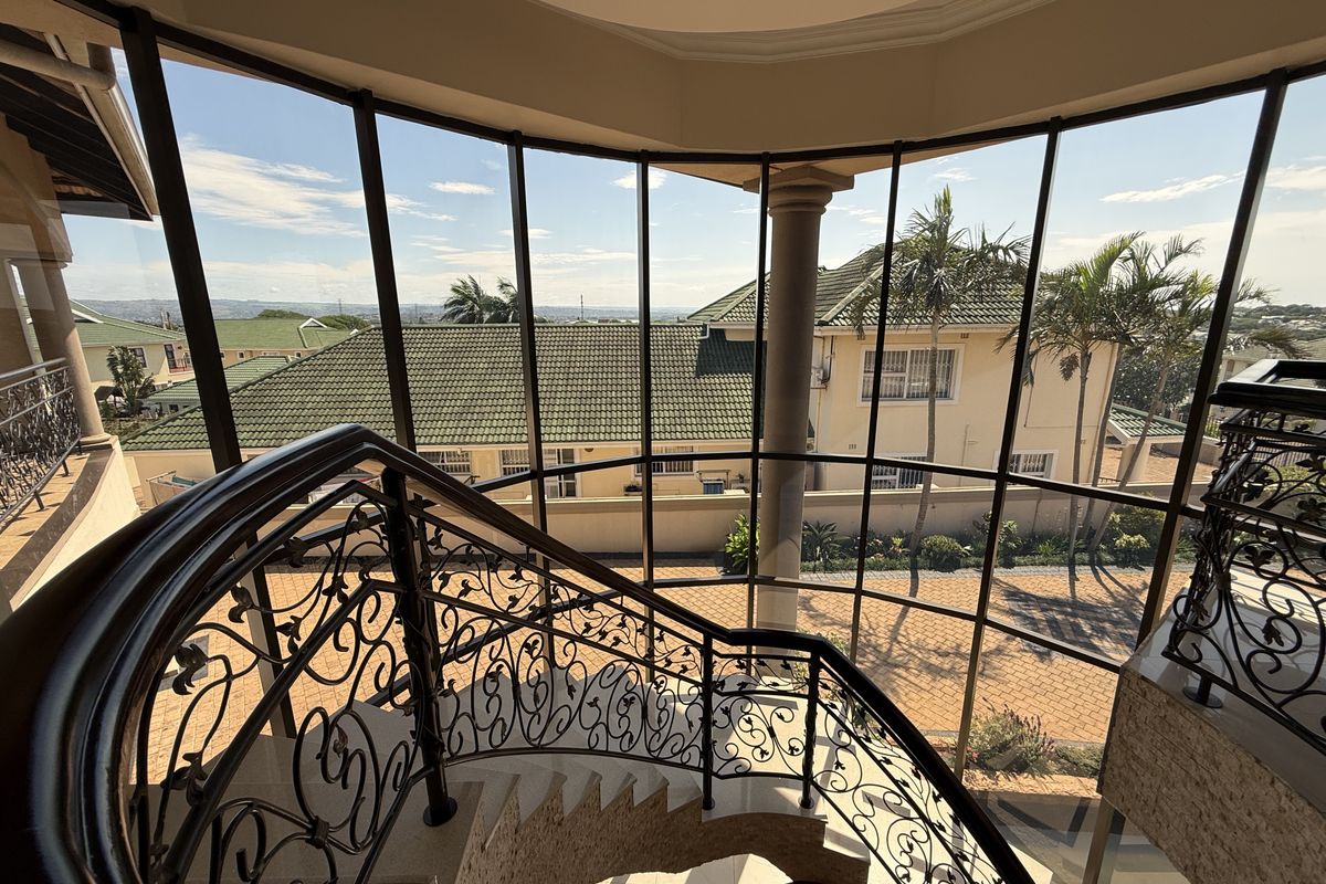 5 Bedroom House in Mount Edgecombe - Photo 3