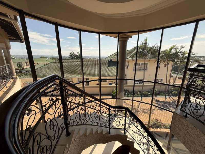 5 Bedroom House in Mount Edgecombe - Photo 3