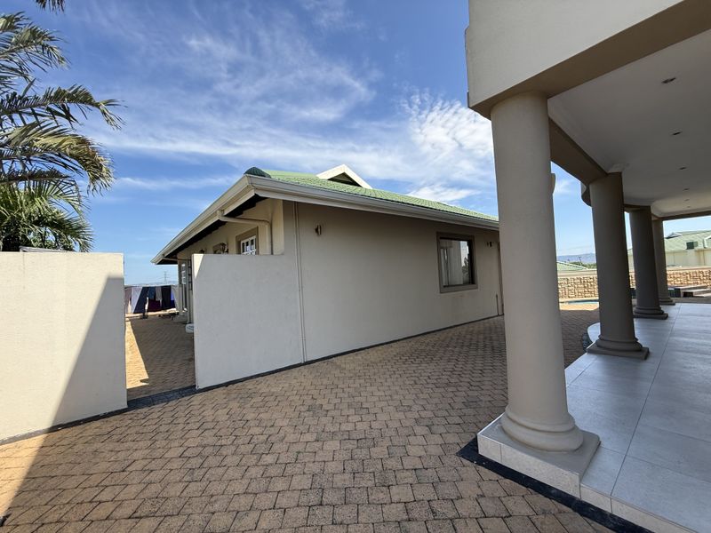 5 Bedroom House in Mount Edgecombe - Photo 10