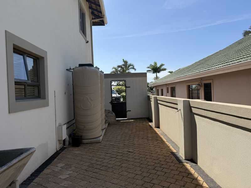 5 Bedroom House in Mount Edgecombe - Photo 9