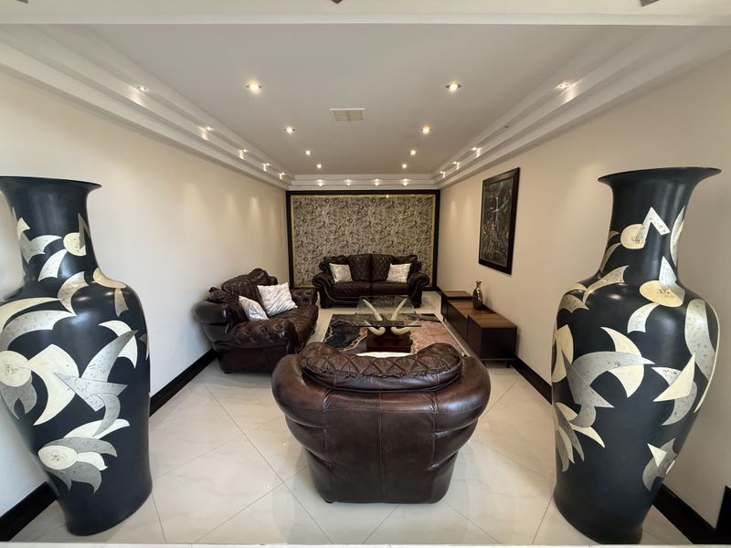 5 Bedroom House in Mount Edgecombe - Photo 8