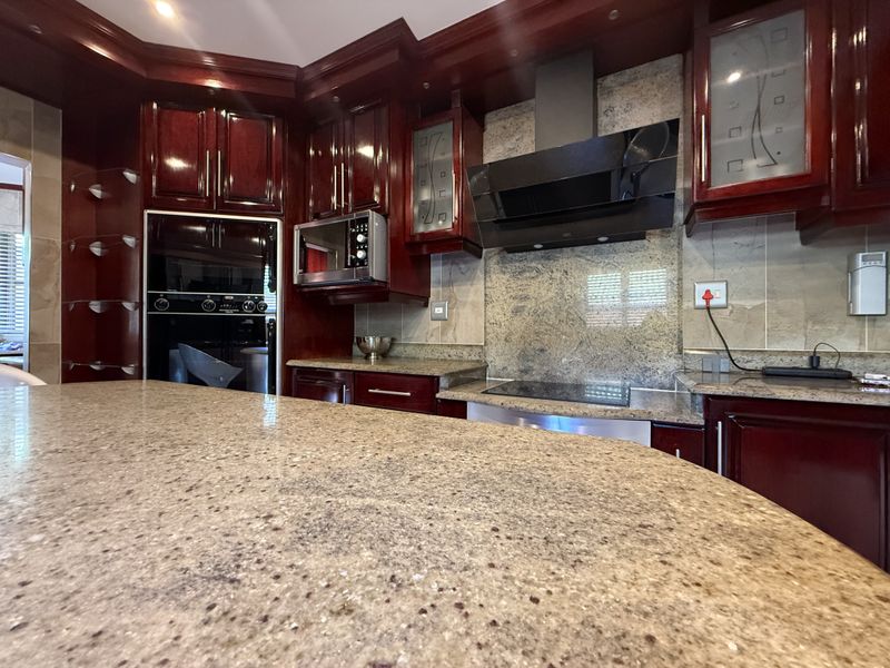 5 Bedroom House in Mount Edgecombe - Photo 6