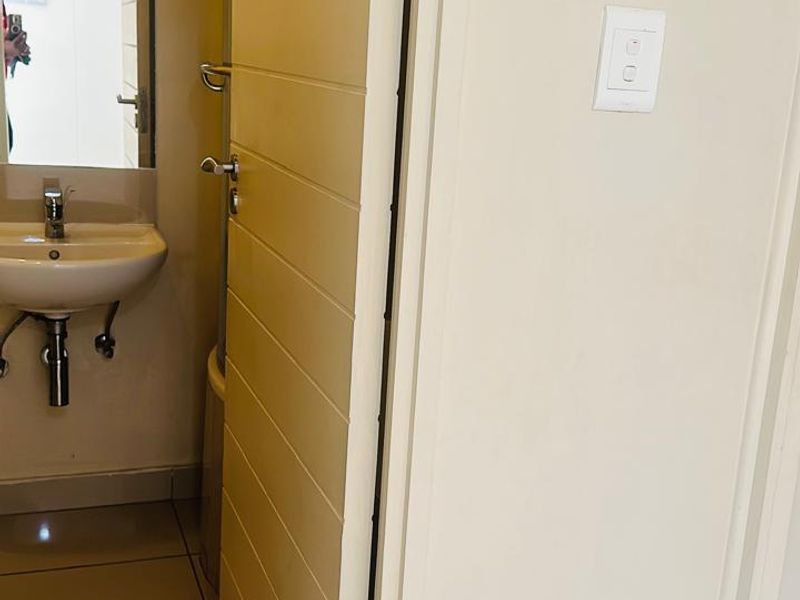 Two bedroom apartment available immediately !! - Photo 4