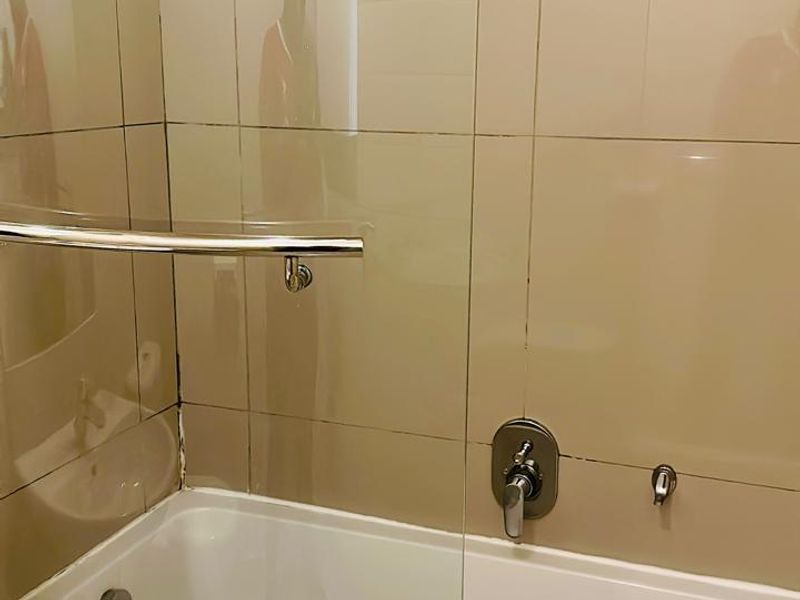 Two bedroom apartment available immediately !! - Photo 7