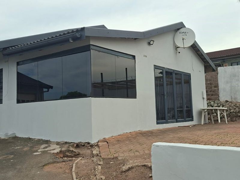 Beautifully Renovated 3-Bedroom Family Home in Surya Heights, Verulam - Photo 2