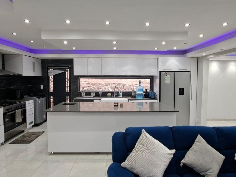 Beautifully Renovated 3-Bedroom Family Home in Surya Heights, Verulam - Photo 5