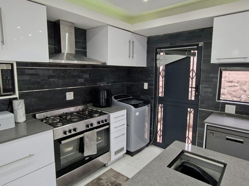 Beautifully Renovated 3-Bedroom Family Home in Surya Heights, Verulam - Photo 6