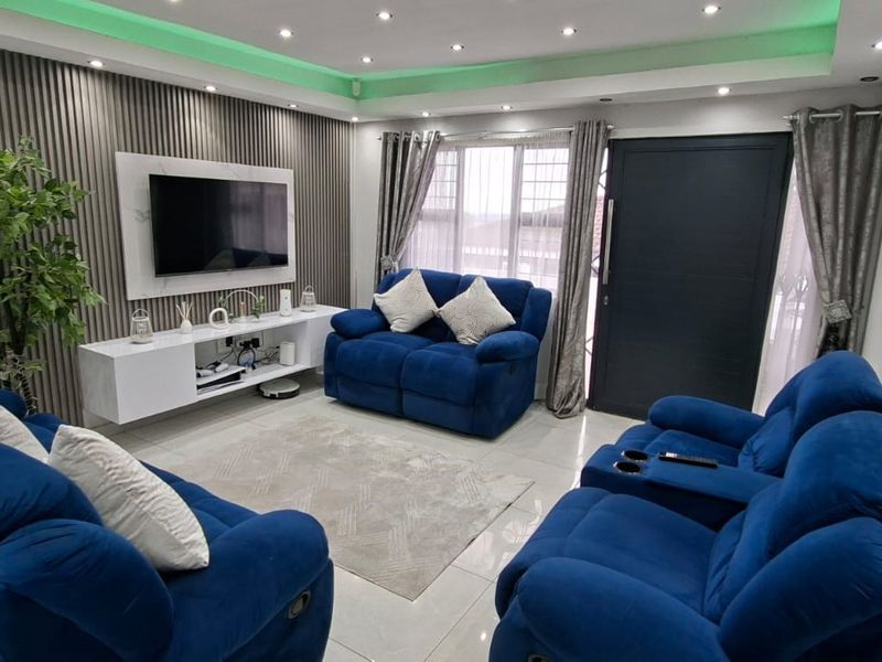 Beautifully Renovated 3-Bedroom Family Home in Surya Heights, Verulam - Photo 3