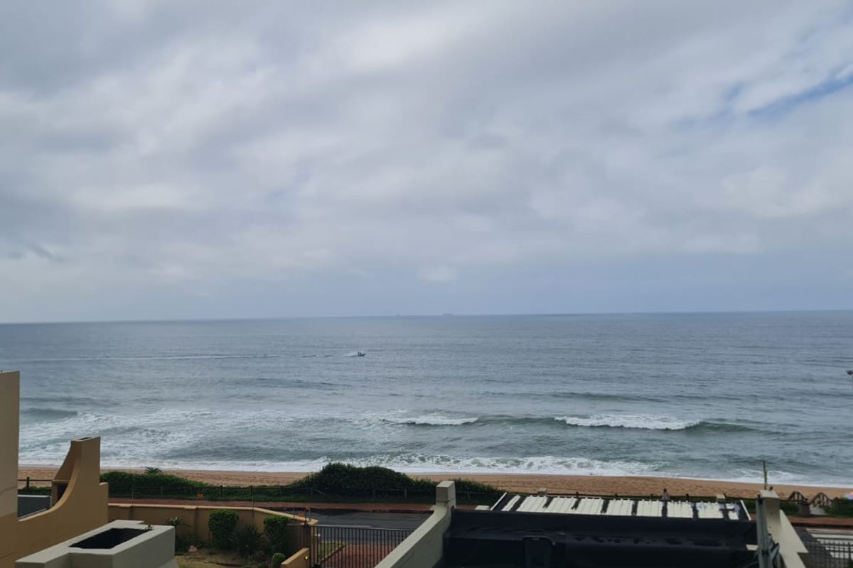 Stunning 3 bed Beach side unit in Umdloti - Photo 2