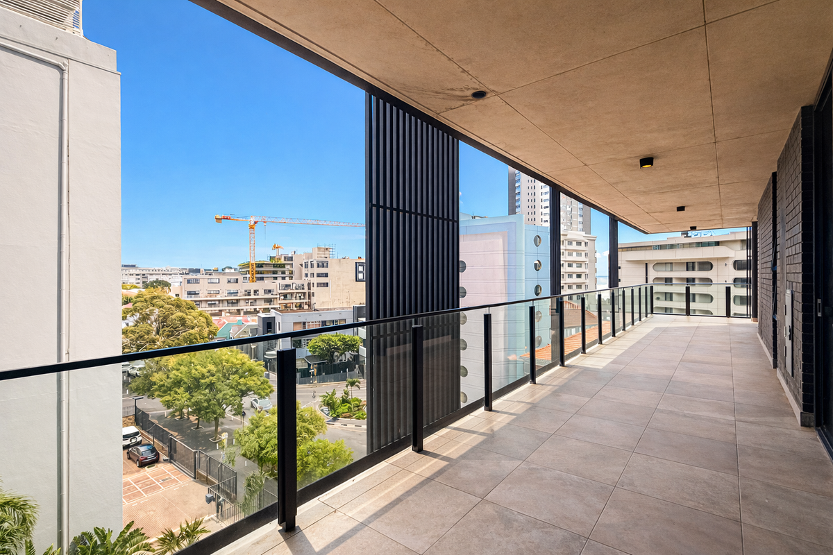 Spacious Modern Apartment with Expansive Balcony in Prime Sea Point. - Photo 4