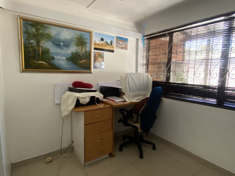 6 Bedroom House For Sale in Shallcross - Photo 9