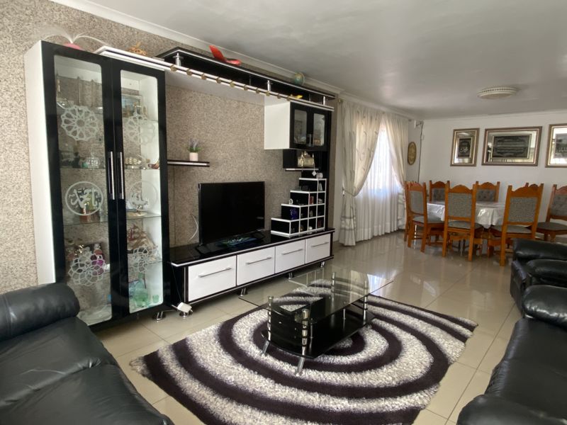 6 Bedroom House For Sale in Shallcross - Photo 8