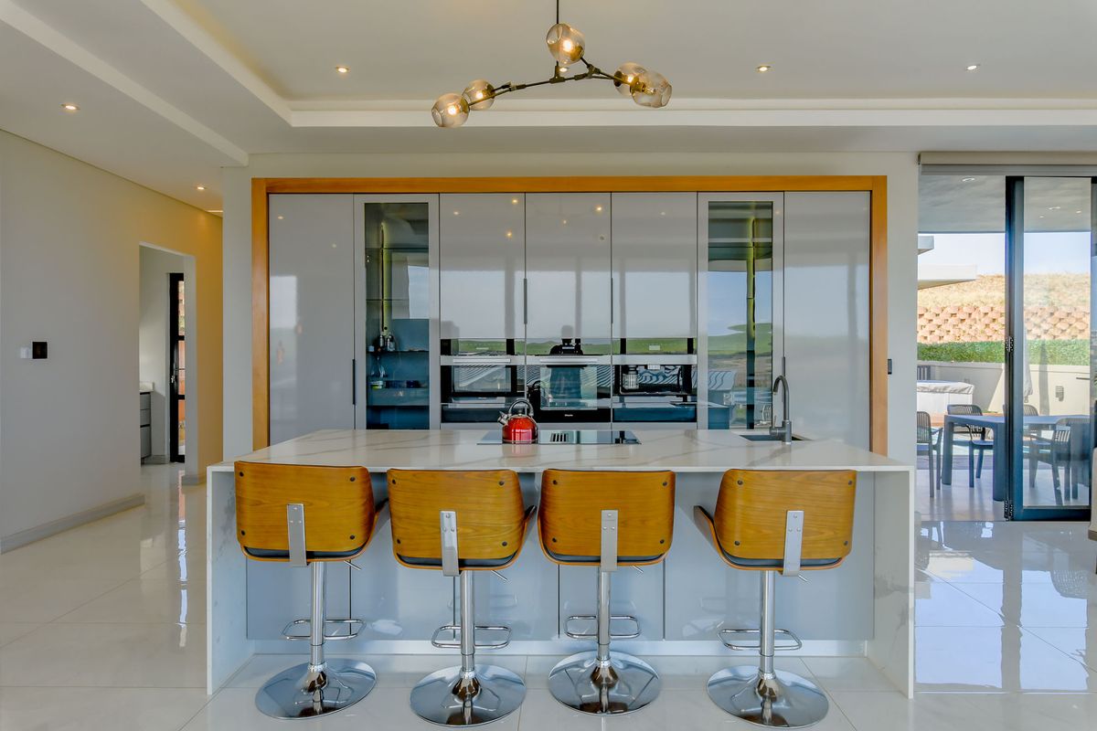 Gold Coast Estate -The perfect location paired with the perfect price - Photo 3