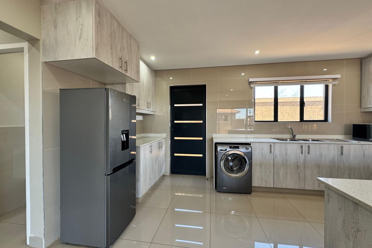 New Upmarket Development - Three Bed Duet's for Rent. - Photo 4