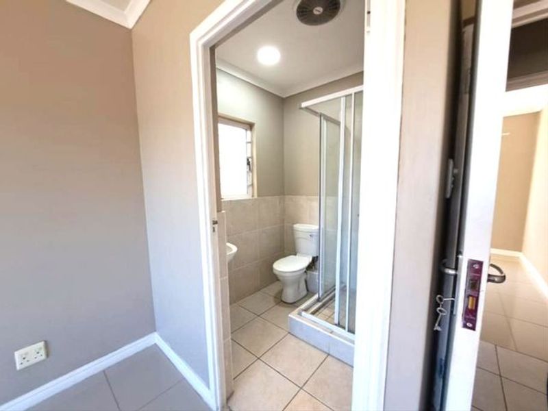 Gated Estate | 3 Bedroom To Let In Mount Edgecombe. - Photo 10